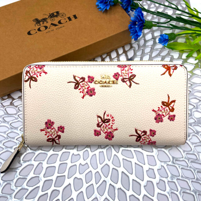 新品未使用⭐︎COACH コーチ 長財布 ホワイト×綺麗なピンクお花♡