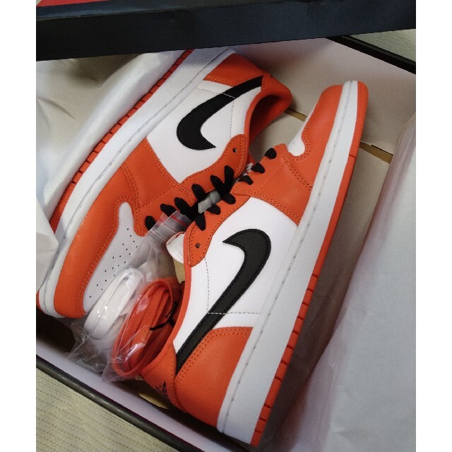 【訳あり】WMNS NIKE AIR JORDAN 1 LOW OG