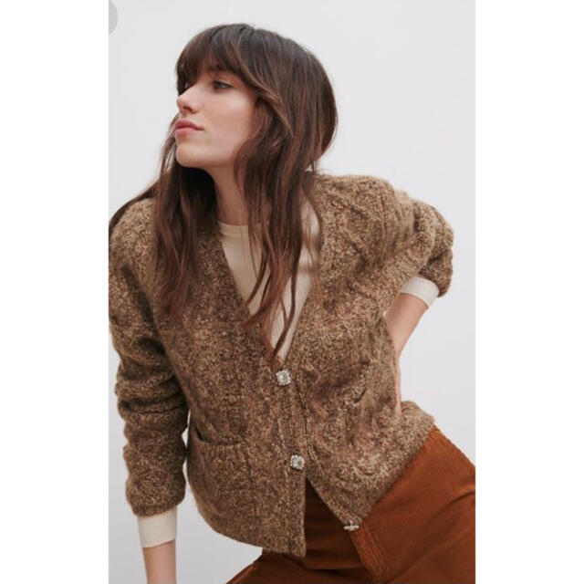 ZARA ビジューボタン　クロップド カーディガン