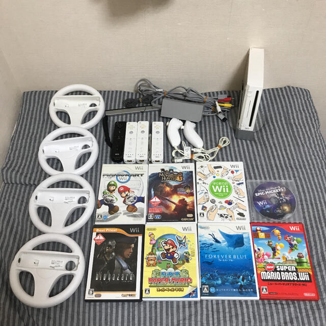 Wii(ウィー)のWii本体　マリオカート　4人で遊べるセット エンタメ/ホビーのゲームソフト/ゲーム機本体(家庭用ゲーム機本体)の商品写真