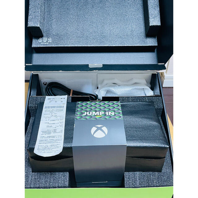 Microsoft(マイクロソフト)のMicrosoft XBOX Series X 1TB 本体 中古 購入証明書付 エンタメ/ホビーのゲームソフト/ゲーム機本体(家庭用ゲーム機本体)の商品写真