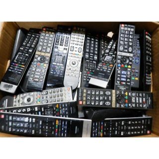 エアコン、テレビ、DVDプレーヤー、カーナビ等リモコン300個まとめて(その他)