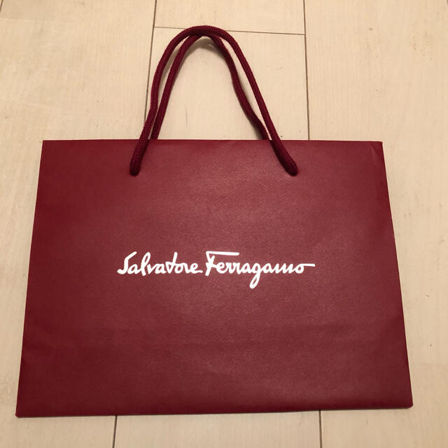 Salvatore Ferragamo(サルヴァトーレフェラガモ)のフェラガモ　ショップ袋 レディースのバッグ(ショップ袋)の商品写真