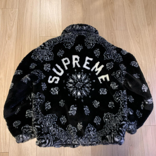 Supreme(シュプリーム)の supreme  bandana faux fur bomber jacket メンズのジャケット/アウター(ブルゾン)の商品写真