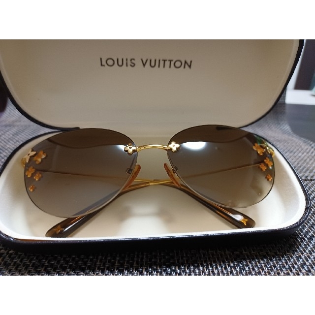 LOUIS VUITTON(ルイヴィトン)のルイヴィトンLOUIS VUITTONサングラスデスマヨキャットアイ レディースのファッション小物(サングラス/メガネ)の商品写真