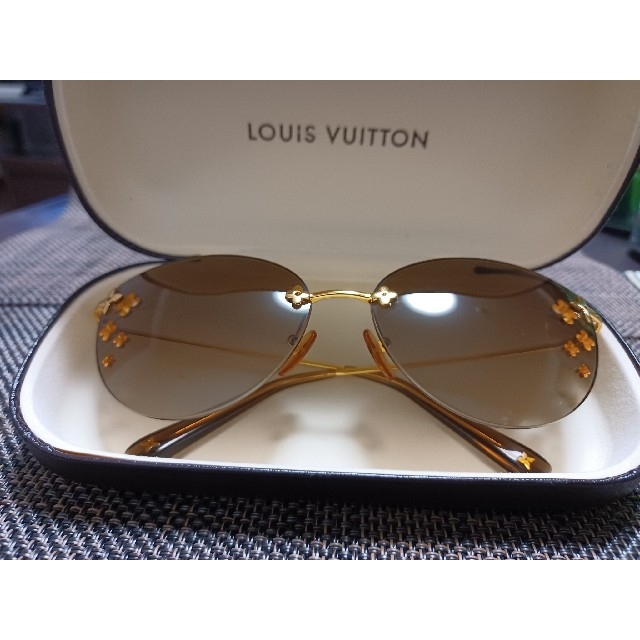 LOUIS VUITTON(ルイヴィトン)のルイヴィトンLOUIS VUITTONサングラスデスマヨキャットアイ レディースのファッション小物(サングラス/メガネ)の商品写真