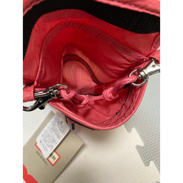 HUNTER(ハンター)のハンター　パッカブルフォンポーチ　新品未使用　ピンク レディースのバッグ(ショルダーバッグ)の商品写真