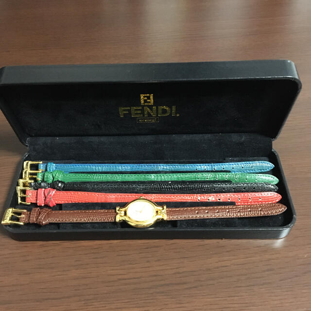 ファッション小物FENDI腕時計カラーチェンジベルト５本付　電池交換済　動作良好