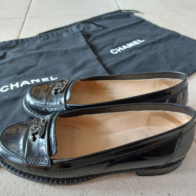 レディースCHANEL　エナメルローファー　　CCマーク