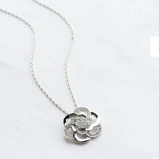 トッカ(TOCCA)のTOCCA GLITTER ROSE NECKLACE ネックレス　シルバー(ネックレス)