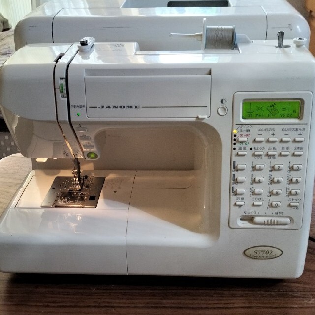 ジャノメ実用縫いコンピューターミシン S7702 文字模様-