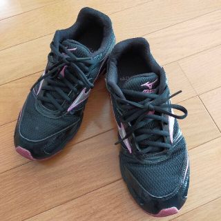 ミズノ(MIZUNO)のmizuno ミズノ　スニーカー　23.5センチ(スニーカー)