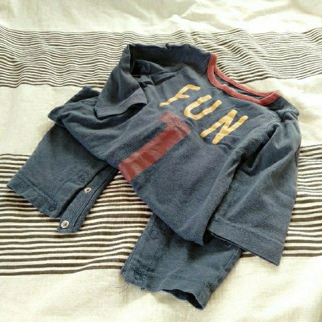 babyGAP(ベビーギャップ)のbabyGAP ヴィンテージロゴ風オールインワン キッズ/ベビー/マタニティのベビー服(~85cm)(カバーオール)の商品写真