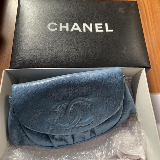 CHANEL ハーフムーン　ショルダーバッグ