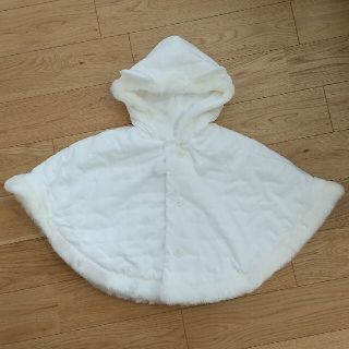 ファミリア(familiar)の赤ちゃんの城 ふわふわ ケープ ポンチョ お宮参り 日本製 出産準備 美品 試着(ジャケット/コート)
