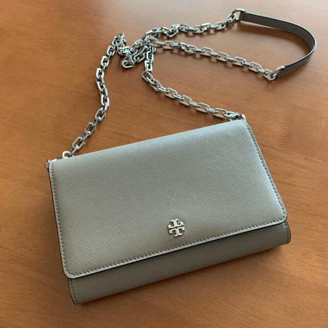 Tory Burch チェーンウォレット（色：グレージュ） - 財布