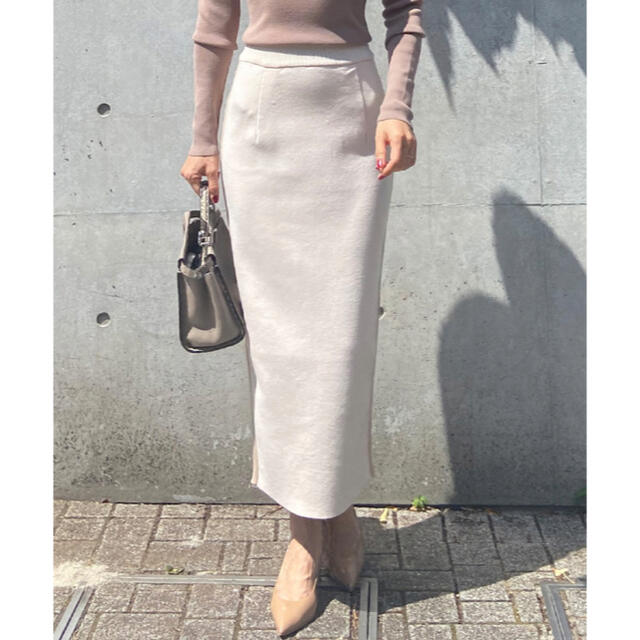 ZARA(ザラ)のJENNE ジェンヌ　サイドライン　ニットペンシルスカート　ベージュ　S レディースのスカート(ロングスカート)の商品写真