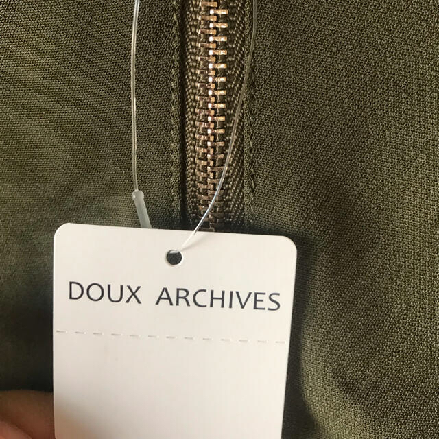 Doux archives(ドゥアルシーヴ)の（かまたつ様専用）新品　DOUX archiveのカーキトップス レディースのトップス(カットソー(長袖/七分))の商品写真