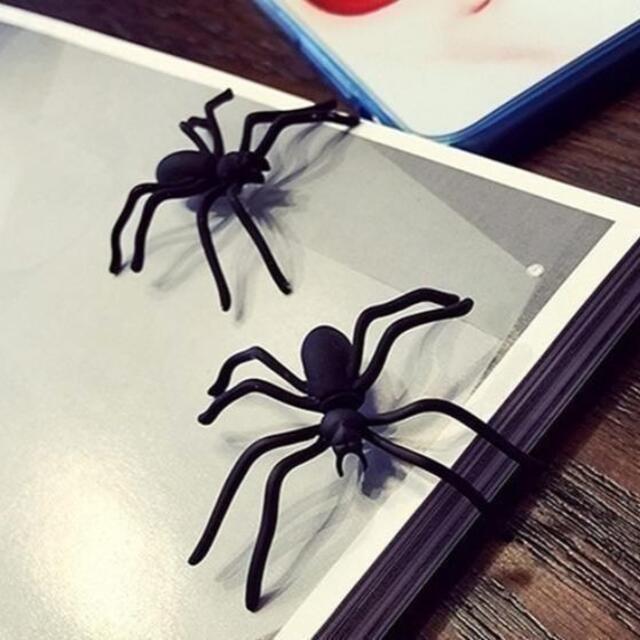 ハロウィン用ピアス　スパイダーピアス’　クモ片耳分＾＾ レディースのアクセサリー(ピアス)の商品写真