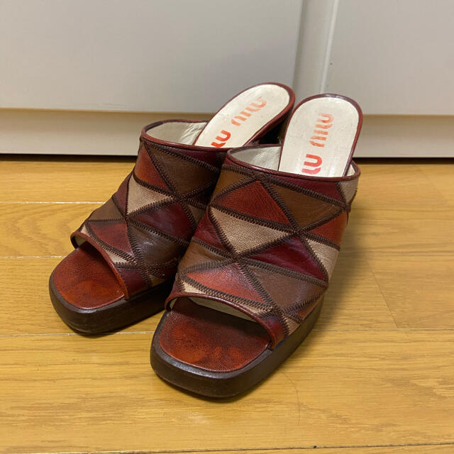 miumiu(ミュウミュウ)のmiumiu サンダル レディースの靴/シューズ(サンダル)の商品写真