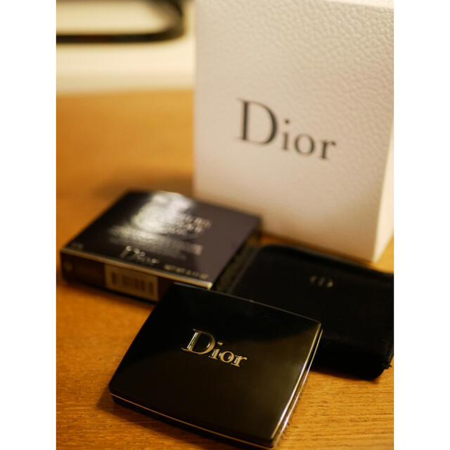 Dior(ディオール)のD ior新品未使用トリオブリックパレットピュアグロウ663トリプルブルーム コスメ/美容のベースメイク/化粧品(アイシャドウ)の商品写真