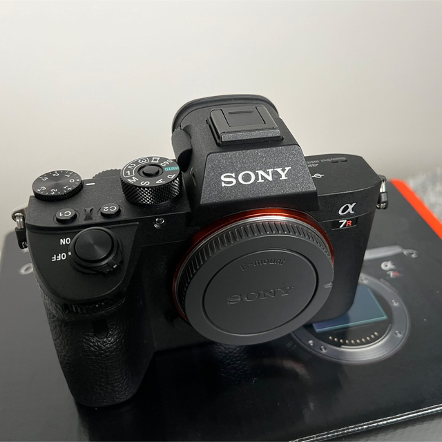 SONY(ソニー)のSONY a7R3 本体　箱付き スマホ/家電/カメラのカメラ(ミラーレス一眼)の商品写真