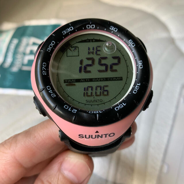 SUUNTO(スント)のSuuntoスントVectorベクター Pink(日本限定1000本) メンズの時計(腕時計(デジタル))の商品写真