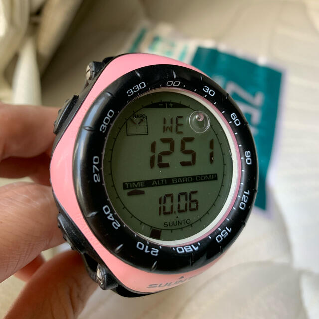 SUUNTO(スント)のSuuntoスントVectorベクター Pink(日本限定1000本) メンズの時計(腕時計(デジタル))の商品写真