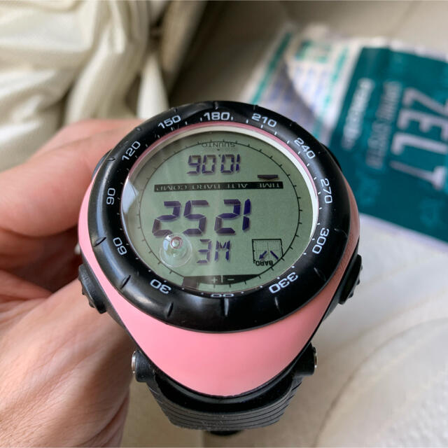 SUUNTO(スント)のSuuntoスントVectorベクター Pink(日本限定1000本) メンズの時計(腕時計(デジタル))の商品写真