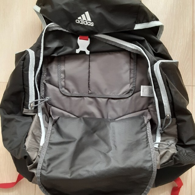 adidas(アディダス)の新品☆アディダス　大容量36L　リュック　部活　修学旅行　旅行　黒　多機能　 キッズ/ベビー/マタニティのこども用バッグ(リュックサック)の商品写真