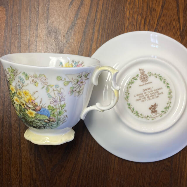 Royal Doulton(ロイヤルドルトン)のぴり様　専用　ロイヤルドルトン    カップソーサー２客　美品 インテリア/住まい/日用品のキッチン/食器(グラス/カップ)の商品写真