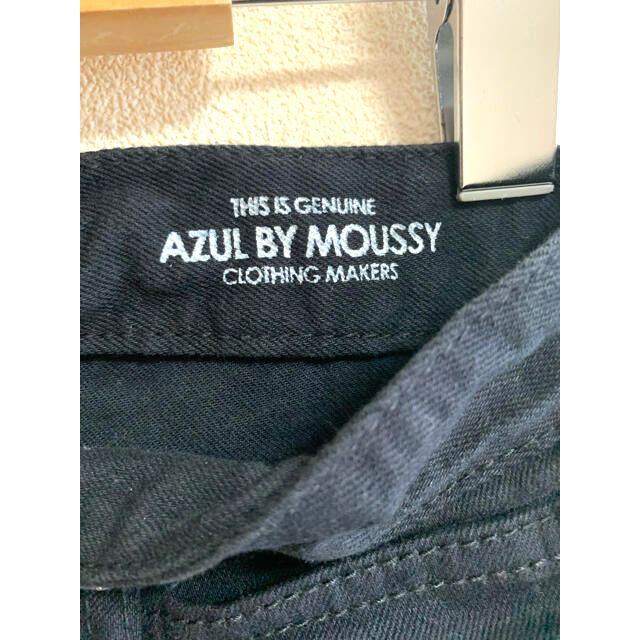 AZUL by moussy(アズールバイマウジー)のAZUL BY MOUSSY 黒　ダメージ　スキニー　デニム レディースのパンツ(デニム/ジーンズ)の商品写真