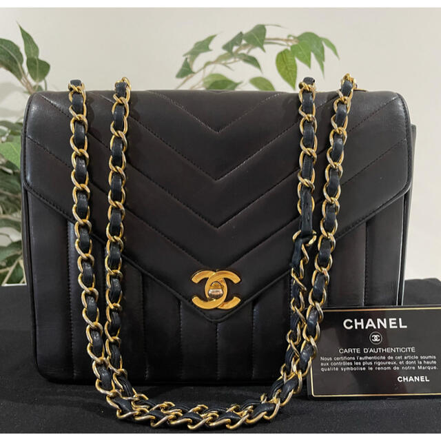 CHANEL - シャネル シェブロン チェーンショルダーバッグ