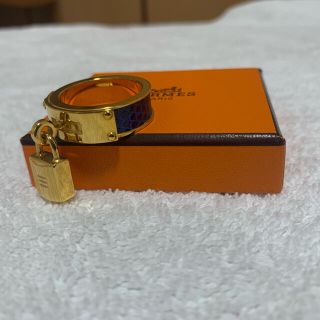 エルメス(HERMES)の【定番人気】【中古】エルメス スカーフリング ケリー ブルーxゴールド(バンダナ/スカーフ)