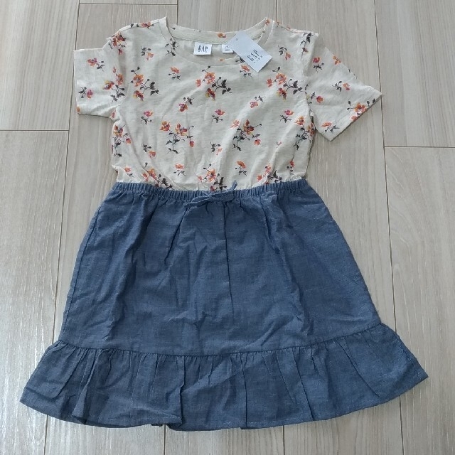 GAP Kids(ギャップキッズ)の値下げ　新品　GAP　120cm 花柄ワンピース キッズ/ベビー/マタニティのキッズ服女の子用(90cm~)(ワンピース)の商品写真