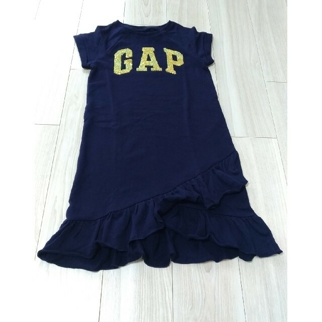 GAP Kids(ギャップキッズ)の新品　GAP 140cm 変身スパンコールグラフィックワンピース キッズ/ベビー/マタニティのキッズ服女の子用(90cm~)(ワンピース)の商品写真