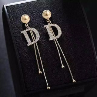 D ピアス(ピアス)