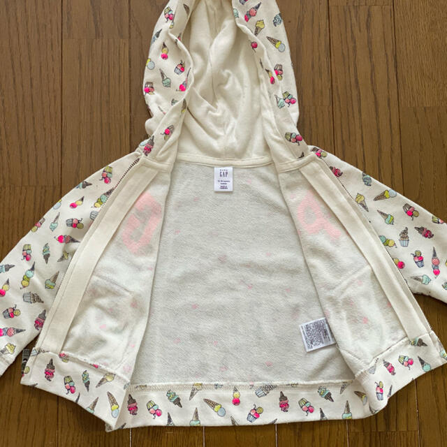 babyGAP(ベビーギャップ)のbabyGAP アイス柄パーカー 12-18month キッズ/ベビー/マタニティのベビー服(~85cm)(カーディガン/ボレロ)の商品写真