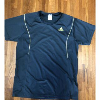 アディダス(adidas)のadidasシャツ(Tシャツ/カットソー(半袖/袖なし))