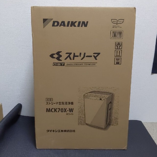 DAIKIN(ダイキン)のDAIKIN 加湿ストリーマ空気清浄機 MCK70X-W スマホ/家電/カメラの生活家電(空気清浄器)の商品写真