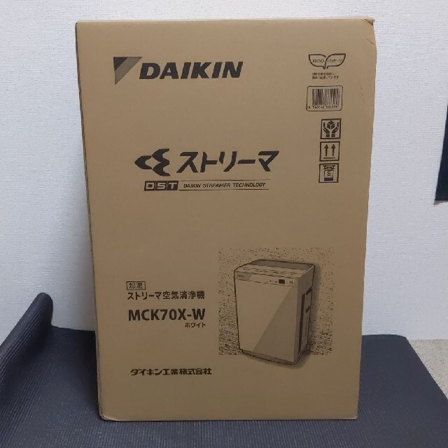 DAIKIN(ダイキン)のDAIKIN 加湿ストリーマ空気清浄機 MCK70X-W スマホ/家電/カメラの生活家電(空気清浄器)の商品写真