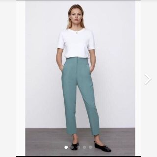 ザラ(ZARA)のZARA ザラ ハイウエストパンツ XS(クロップドパンツ)