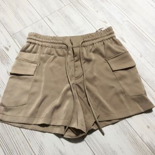 ザラ(ZARA)のZARAベージュショートパンツ(ショートパンツ)