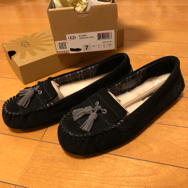 ブラック定価UGG LIZZY (リジー) ブラック モカシン 新品 未使用 24cm