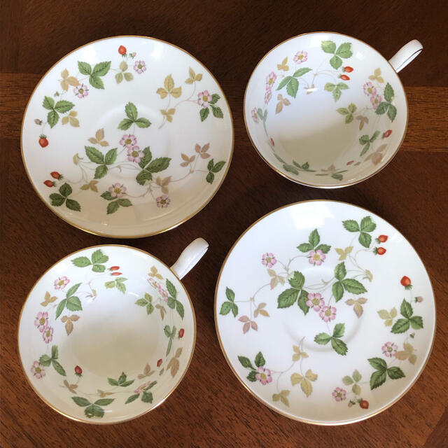 WEDGWOOD(ウェッジウッド)の【黒壺美品】ウェッジウッド★ワイルドストロベリー★ピオニー　トリオ　ペア インテリア/住まい/日用品のキッチン/食器(食器)の商品写真