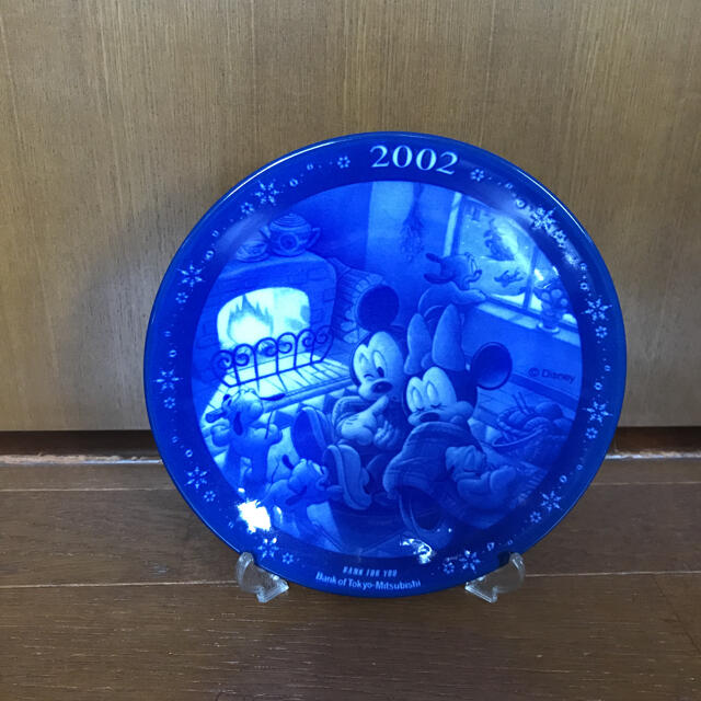 Noritake(ノリタケ)のディズニー　ミッキーマウスと仲間たちのイヤープレート2002 箱とスタンド付き インテリア/住まい/日用品のキッチン/食器(食器)の商品写真