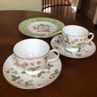 黒壺【ウェッジウッド】ワイルドストロベリー プレート34cm【WEDGEWOOD