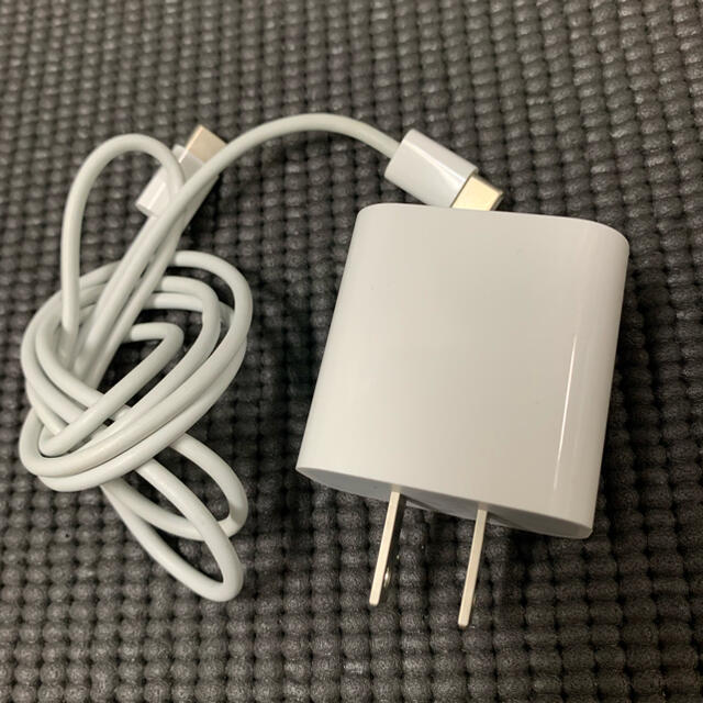 Apple純正 USB type-C 充電器 スマホ/家電/カメラのスマートフォン/携帯電話(バッテリー/充電器)の商品写真