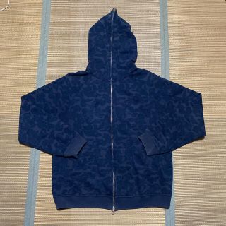 アベイシングエイプ(A BATHING APE)のAPE BAPE KAWS CAMO 迷彩　パーカー　シャーク　SHARK m(パーカー)