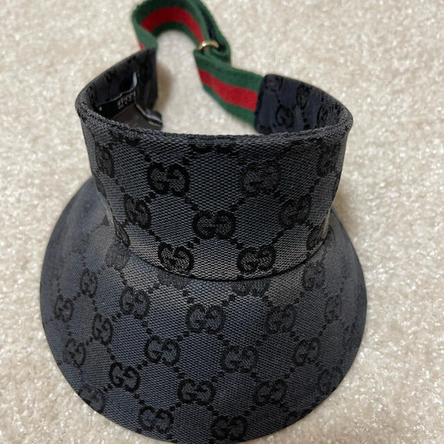 Gucci(グッチ)のグッチ　サンバイザー　　黒サイズs ゴルフ レディースの帽子(その他)の商品写真